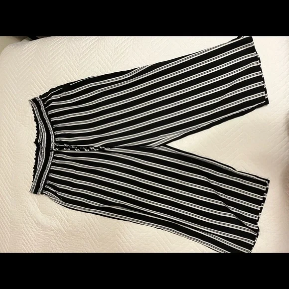 Black and White Striped Flowy Pants - Picture 1 of 3